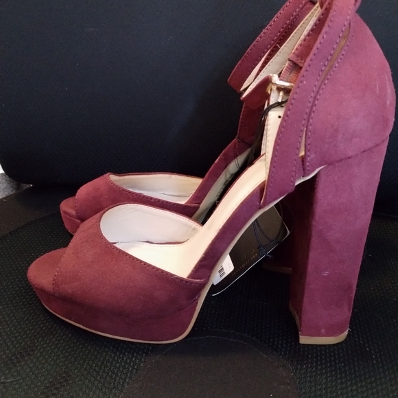 HEELS 👠 - Picture 4 of 6